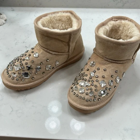 AZALEA WANG Gorgeous Blinged out UGG style boot size 8 NWOB - Picture 2 of 10